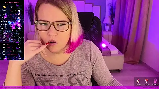 EVAshinyGIRL online show from January 22, 2025, 7:35 am