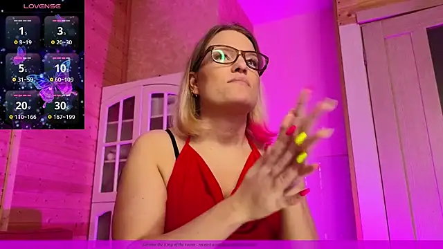 EVAshinyGIRL online show from March 13, 2025, 11:30 am