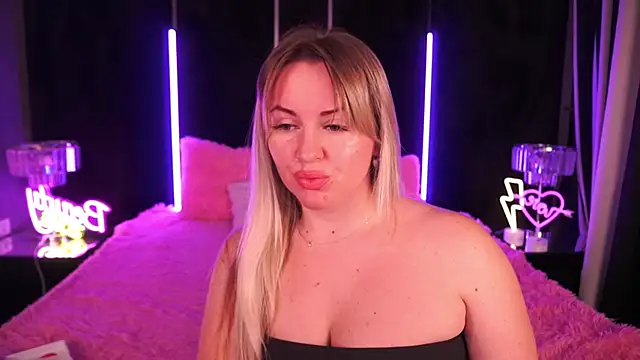 KiraCandyS online show from February 4, 2025, 8:49 pm