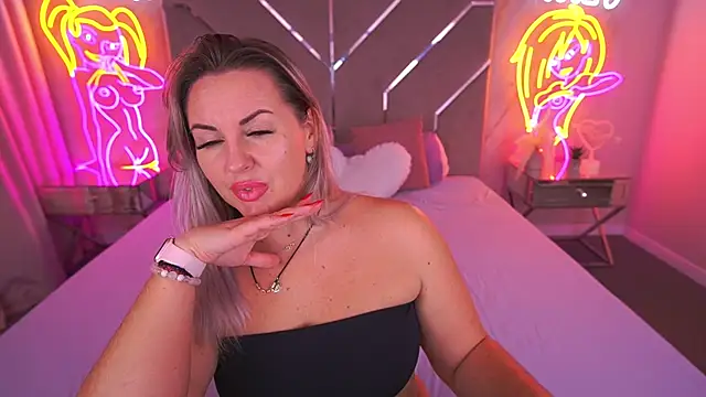 KiraCandyS online show from November 24, 2025, 9:14 pm