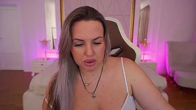 KiraCandyS online show from February 5, 2026, 11:20 pm