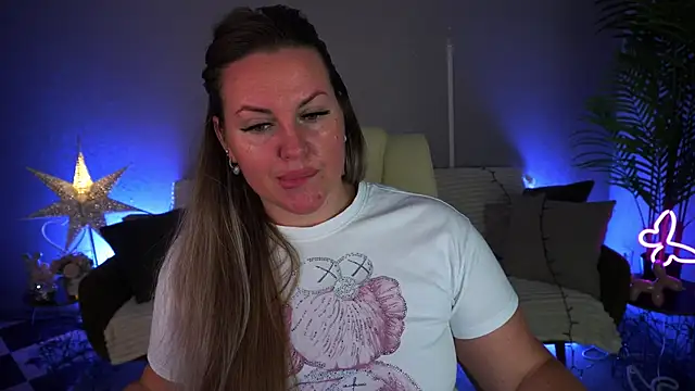 KiraCandyS online show from June 8, 2026, 8:09 pm