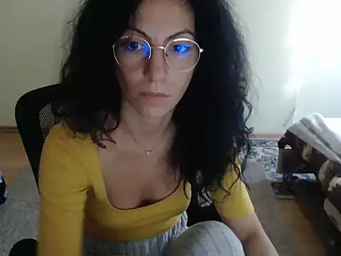 Emmatoo online show from October 13, 2025, 1:33 pm