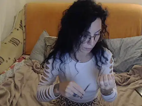 Emmatoo online show from November 2, 2025, 10:56 pm