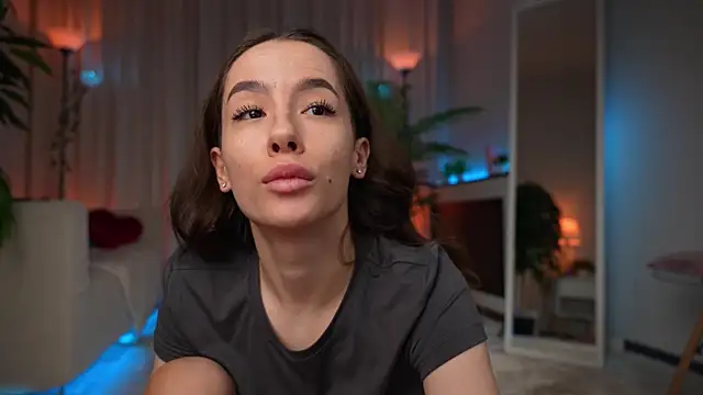 Amely Young online show from June 6, 2026, 2:27 am