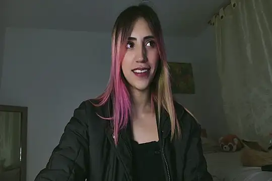 Snapshot of linnie_ chatting on March 7, 2025, 10:45 am linnie online show from March 7, 2025, 10:45 am