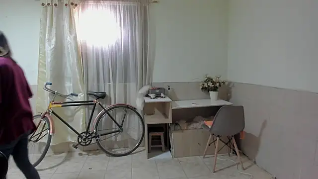 Snapshot of linnie_ chatting on October 29, 2025, 4:31 pm linnie online show from October 29, 2025, 4:31 pm