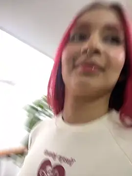 Snapshot of HannaRed_ chatting on October 9, 2025, 6:17 pm HannaRed online show from October 9, 2025, 6:17 pm