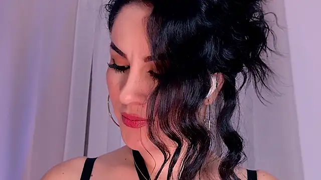 Snapshot of Pamela_Rosal chatting on June 16, 2026, 1:25 pm Pamela Rosal online show from June 16, 2026, 1:25 pm