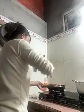 Snapshot of Hellen_111 chatting on November 2, 2025, 11:01 am Hellen 111 online show from November 2, 2025, 11:01 am