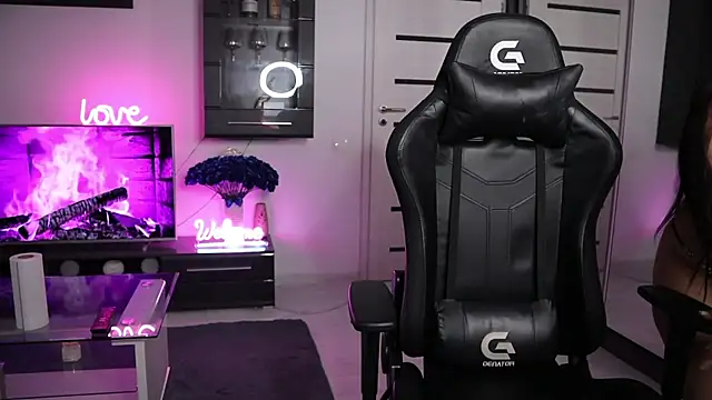 Snapshot of Beauty_Anne chatting on November 21, 2025, 6:45 am Beauty Anne online show from November 21, 2025, 6:45 am