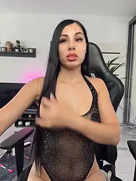 Snapshot of Beauty_Anne chatting on June 19, 2026, 7:01 am Beauty Anne online show from June 19, 2026, 7:01 am