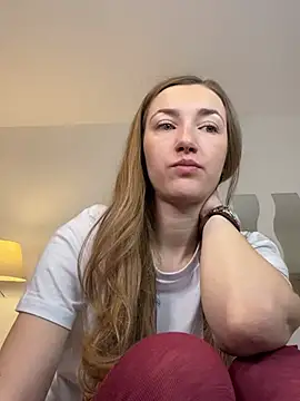 KateRedgar online show from March 3, 2025, 1:31 pm