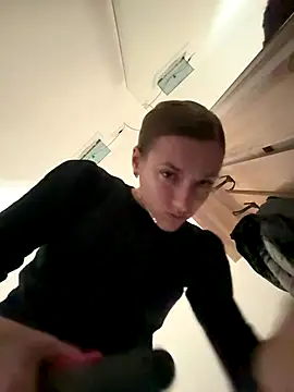 KateRedgar online show from September 25, 2025, 12:42 pm