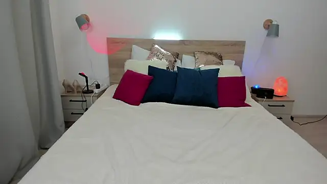 KateRedgar online show from October 6, 2025, 7:33 pm