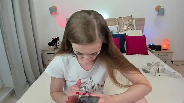 KateRedgar online show from October 26, 2025, 1:17 pm