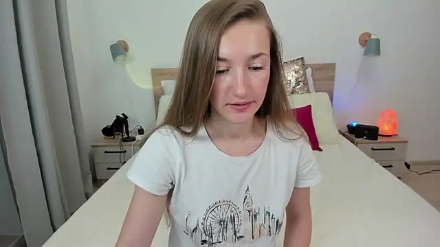 KateRedgar online show from October 29, 2025, 1:57 pm