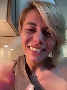 Snapshot of tanyagrey chatting on November 19, 2025, 10:15 am tanyagrey online show from November 19, 2025, 10:15 am