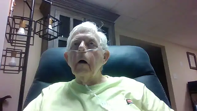 Snapshot of bootlegmanz chatting on June 24, 2026, 6:29 pm bootlegmanz online show from June 24, 2026, 6:29 pm