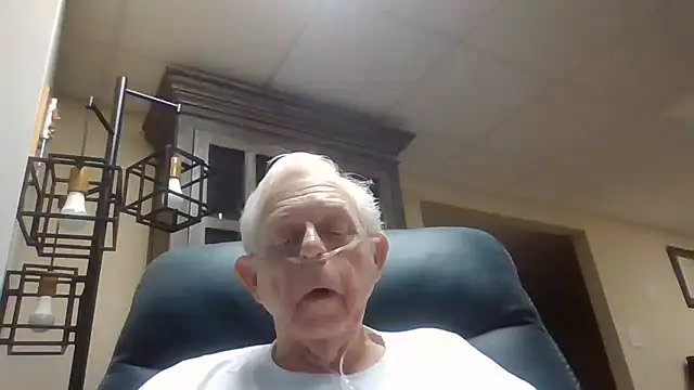 Snapshot of bootlegmanz chatting on June 27, 2026, 6:24 pm bootlegmanz online show from June 27, 2026, 6:24 pm