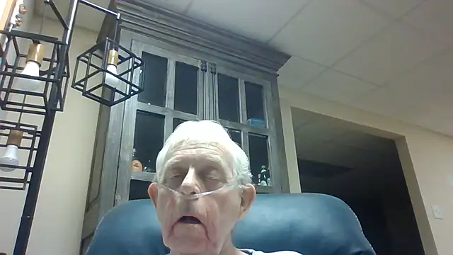 Snapshot of bootlegmanz chatting on July 4, 2026, 5:30 pm bootlegmanz online show from July 4, 2026, 5:30 pm