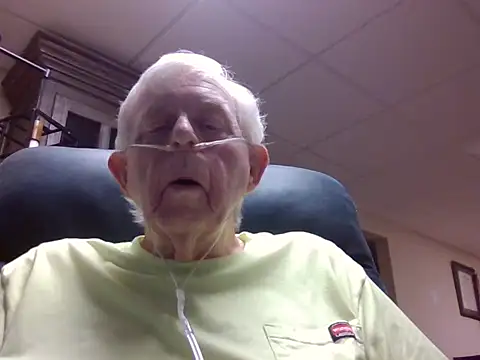 Snapshot of bootlegmanz chatting on July 24, 2026, 2:59 pm bootlegmanz online show from July 24, 2026, 2:59 pm