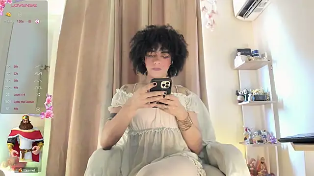 Snapshot of BarbieVenus chatting on January 28, 2025, 3:25 pm BarbieVenus online show from January 28, 2025, 3:25 pm