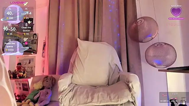 Snapshot of BarbieVenus chatting on October 1, 2025, 8:37 pm BarbieVenus online show from October 1, 2025, 8:37 pm