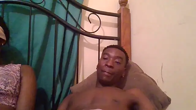 Snapshot of SmallGoodNutts chatting on November 6, 2025, 5:30 am SmallGoodNutts online show from November 6, 2025, 5:30 am