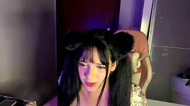 Snapshot of kitttyuwu chatting on January 12, 2025, 7:10 pm kitttyuwu online show from January 12, 2025, 7:10 pm