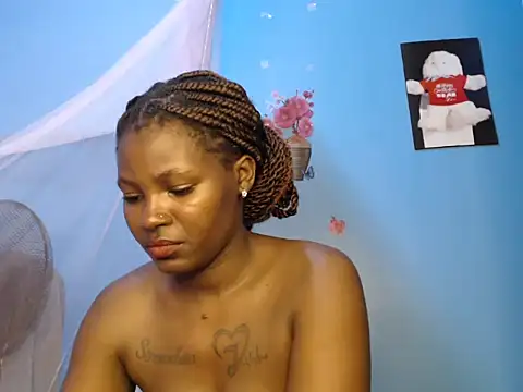 TrishaKalid online show from February 5, 2026, 9:52 pm