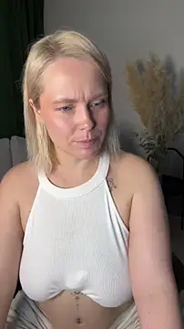 Snapshot of Charming_Daphny chatting on May 16, 2026, 6:43 am Charming Daphny online show from May 16, 2026, 6:43 am