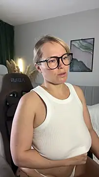 Charming Daphny online show from June 28, 2026, 7:47 am