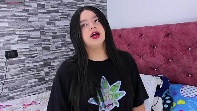 Snapshot of skyhotgirll chatting on February 11, 2025, 6:11 pm skyhotgirll online show from February 11, 2025, 6:11 pm