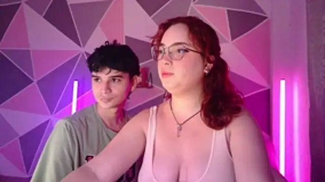 Snapshot of AndrewAnndCherry chatting on November 18, 2025, 10:36 pm AndrewAnndCherry online show from November 18, 2025, 10:36 pm