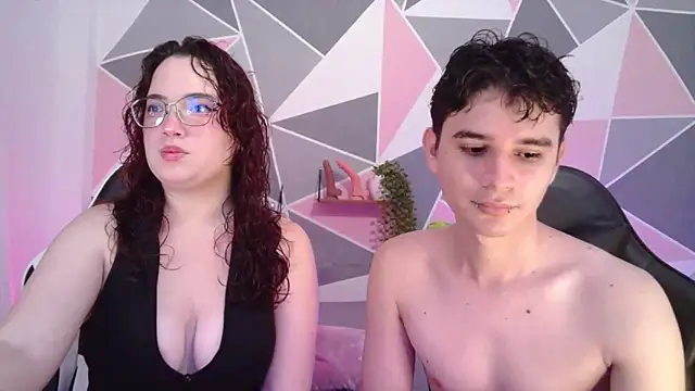Snapshot of AndrewAnndCherry chatting on June 30, 2026, 12:11 am AndrewAnndCherry online show from June 30, 2026, 12:11 am