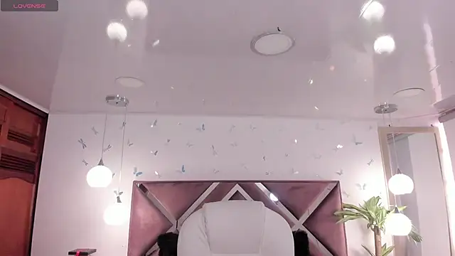 Snapshot of _Antonnela_ chatting on November 19, 2025, 2:06 pm Antonnela online show from November 19, 2025, 2:06 pm