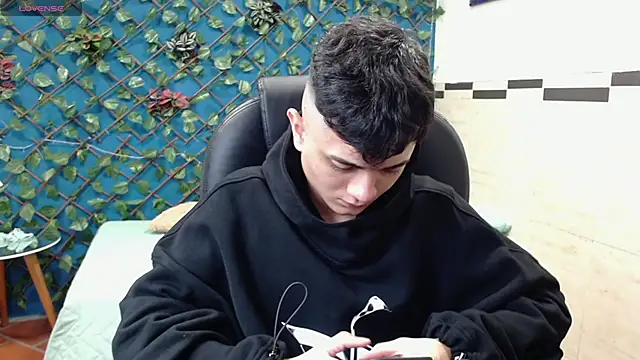 Waturox online show from February 15, 2025, 7:06 pm