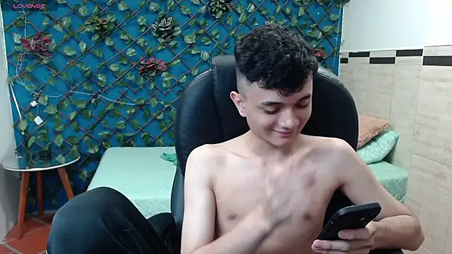 Waturox online show from February 18, 2025, 8:14 pm