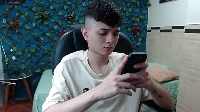 Waturox online show from February 19, 2025, 7:27 pm