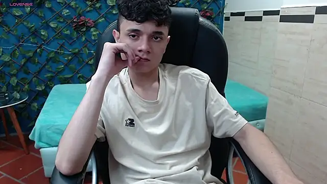 Waturox online show from March 1, 2025, 7:26 pm