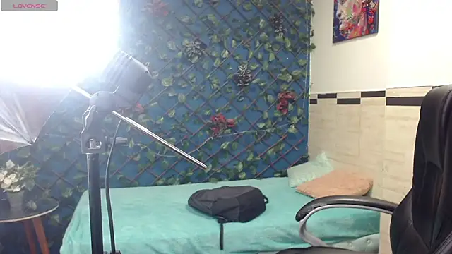 Waturox online show from March 6, 2025, 1:05 am