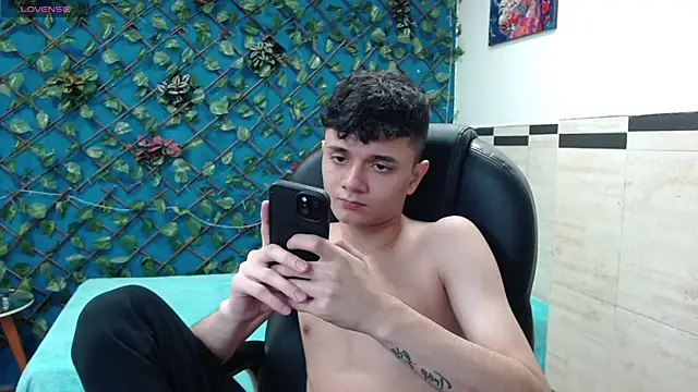 Waturox online show from March 17, 2025, 7:37 pm