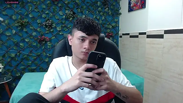 Waturox online show from March 19, 2025, 7:06 pm