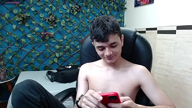 Waturox online show from September 25, 2025, 7:39 pm