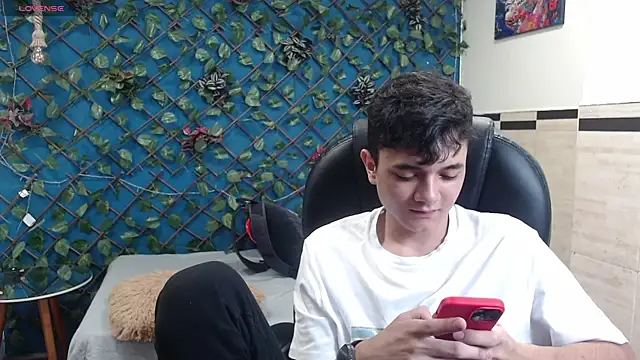 Waturox online show from October 1, 2025, 6:47 pm