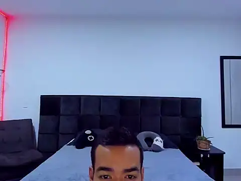 Alexander Martines online show from November 29, 2025, 1:52 am