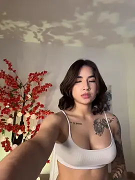 VictoriaHiill online show from April 22, 2026, 7:04 pm
