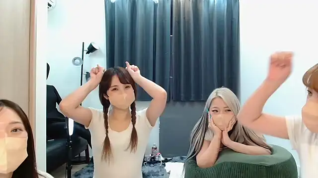 Snapshot of Samourai-Girls1 chatting on January 15, 2025, 1:20 pm Samourai-Girls1 online show from January 15, 2025, 1:20 pm