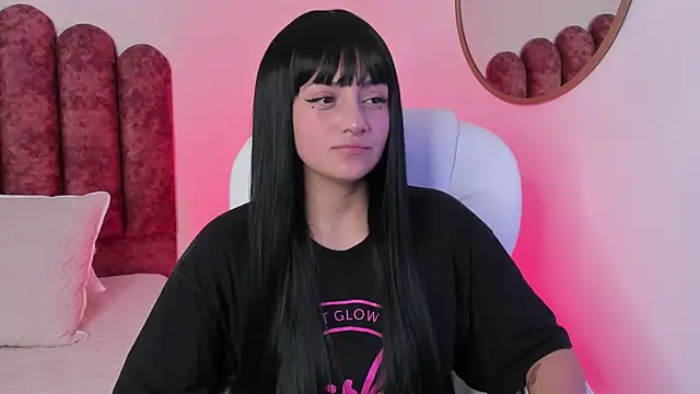 nahiapaws online show from December 5, 2024, 6:11 pm